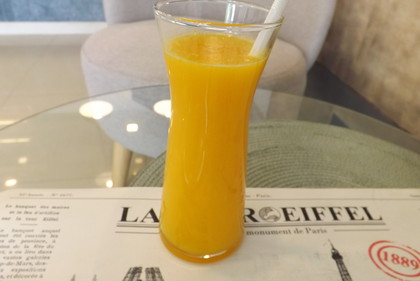 生絞りのオレンジ・ジュース